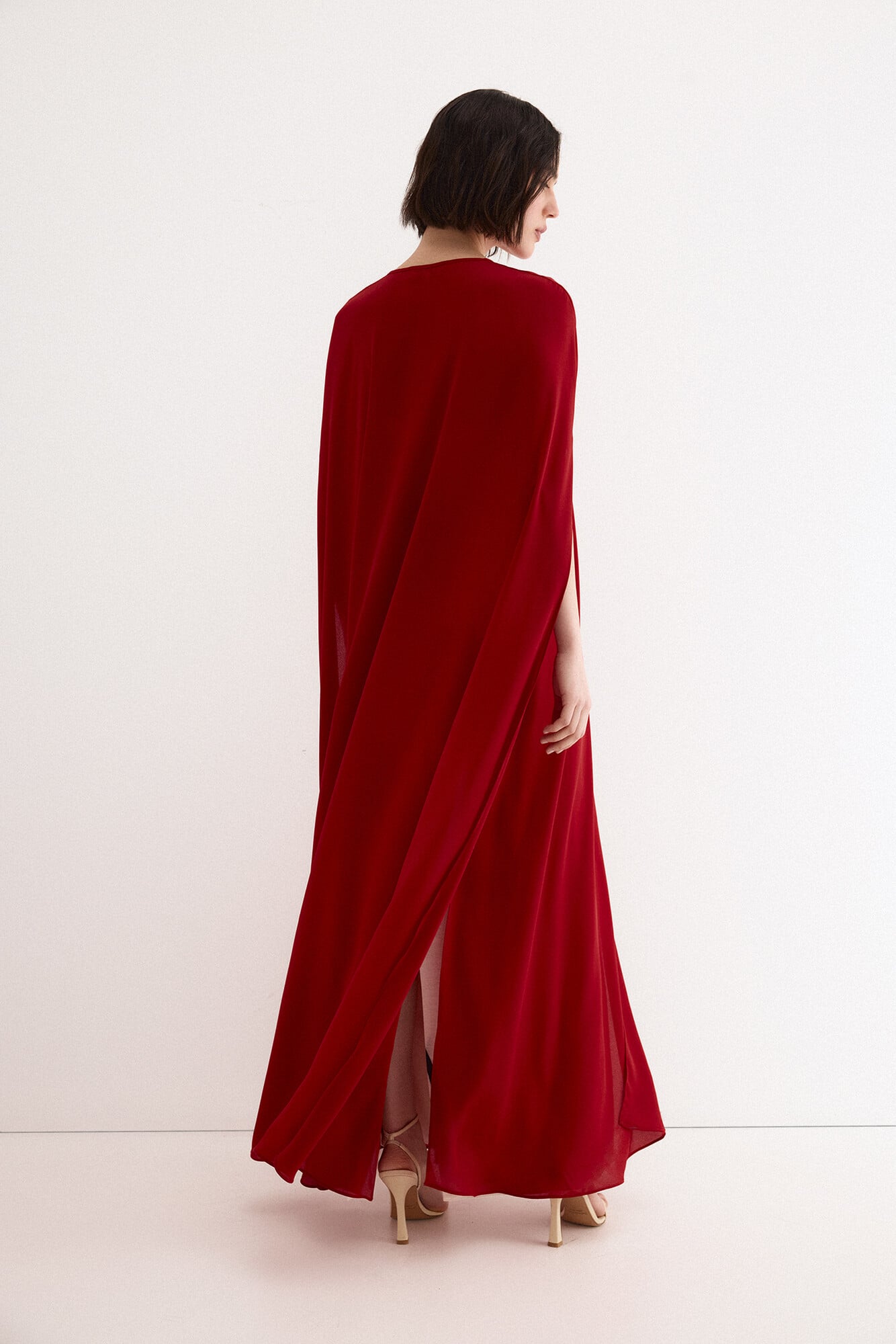 VESTIDO CARMONA CON CAPA